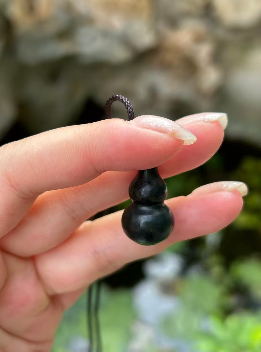 福禄·高定和田玉沙枣青葫芦吊坠1.jpg